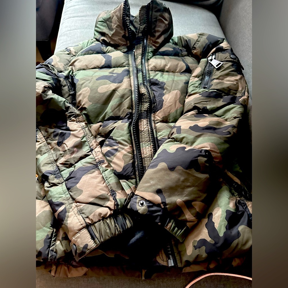 Brand new camouflage jacket.. beautiful in winter